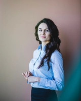 Isabella Brown - Featured