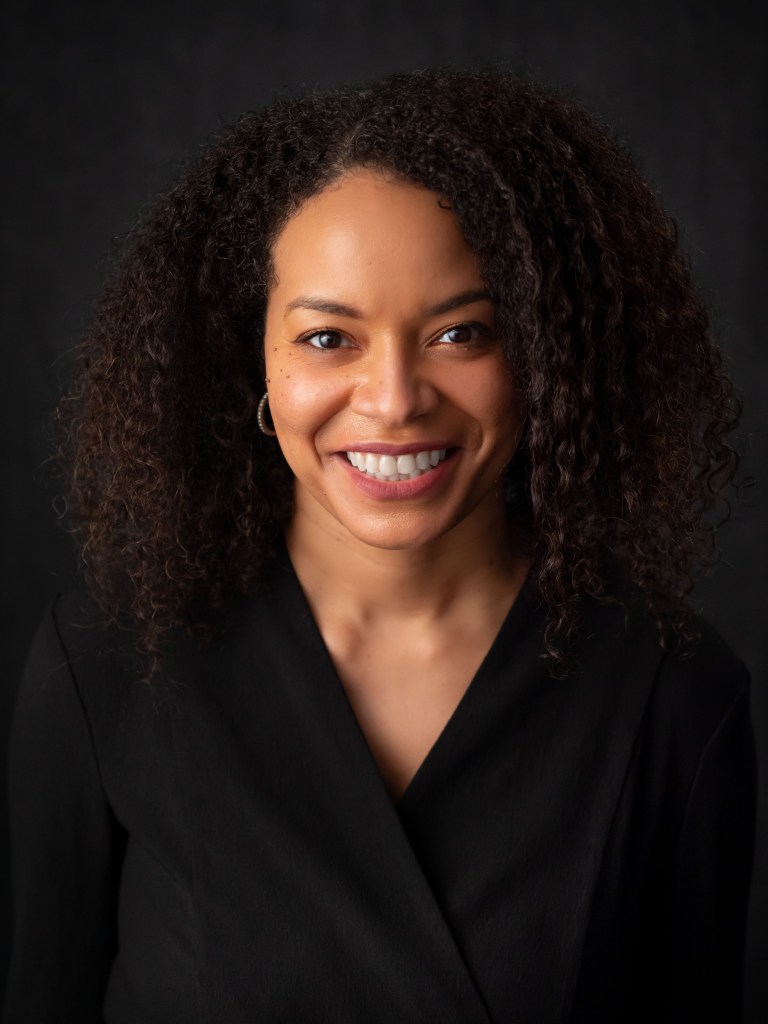 June 2022 Headshots - Amber Ivey - Version 2-1