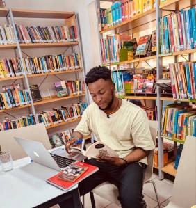Image 2: Daniel Naawenkangua Abukuri reading from his poetry at Goethe Institut-Ghana.
Photo Credit: Wakanda Gyamfi